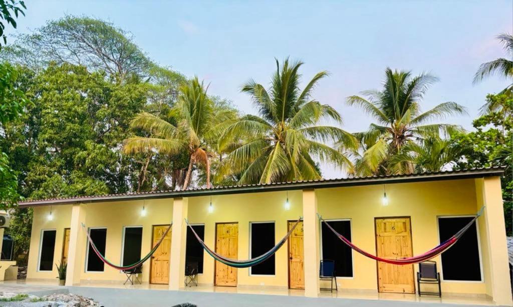 Hostal Camila'S Tamanique Екстериор снимка